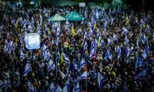 Người Israel biểu tình phản đối Thủ tướng sa thải Bộ trưởng Quốc phòng Người Israel biểu tình phản đối Thủ tướng sa thải Bộ trưởng Quốc phòng
