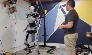 Kỹ sư chế robot hình người thành nhân vật phim Kẻ hủy diệt Kỹ sư chế robot hình người thành nhân vật phim Kẻ hủy diệt