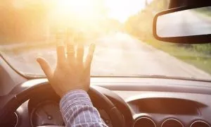 Ý nghĩa câu nói 'mưa tránh trắng, nắng tránh đen'? Ý nghĩa câu nói 'mưa tránh trắng, nắng tránh đen'?