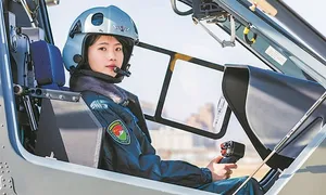 Nữ phi công Trung Quốc gây sốt vì 'giống minh tinh Hàn Quốc' Nữ phi công Trung Quốc gây sốt vì 'giống minh tinh Hàn Quốc'
