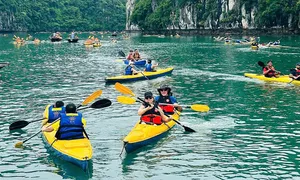 Dừng chèo kayak trên vịnh Lan Hạ, chủ du thuyền lo mất khách Dừng chèo kayak trên vịnh Lan Hạ, chủ du thuyền lo mất khách
