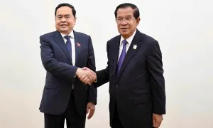 Chủ tịch Quốc hội gặp Chủ tịch Thượng viện Hun Sen và Thủ tướng Hun Manet Chủ tịch Quốc hội gặp Chủ tịch Thượng viện Hun Sen và Thủ tướng Hun Manet