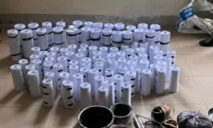 Bé trai dập nát tay chân do nghịch pháo tự chế Bé trai dập nát tay chân do nghịch pháo tự chế