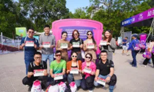Runner chạy đêm Hà Nội bất ngờ khi nhận quà check-in sớm Runner chạy đêm Hà Nội bất ngờ khi nhận quà check-in sớm
