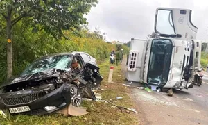 Ôtô tải lấn làn gây tai nạn liên hoàn Ôtô tải lấn làn gây tai nạn liên hoàn