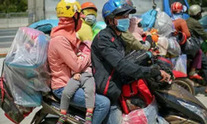 'Nghỉ Tết chín ngày vẫn còn ít' 'Nghỉ Tết chín ngày vẫn còn ít'