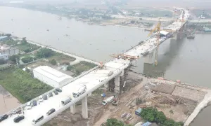 Hợp long cầu vượt sông Đáy nối tỉnh Nam Định và Thái Bình Hợp long cầu vượt sông Đáy nối tỉnh Nam Định và Thái Bình