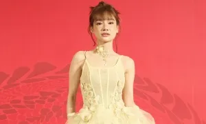 Nhã Phương diện đầm đính hoa lên thảm đỏ cùng dàn sao Nhã Phương diện đầm đính hoa lên thảm đỏ cùng dàn sao