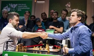 Carlsen chia sẻ chức vô địch cờ chớp thế giới với bạn thân