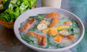 Quán bún cá sữa bán 1.000 bát mỗi ngày ở Hà Nội Quán bún cá sữa bán 1.000 bát mỗi ngày ở Hà Nội