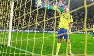 Ronaldo ở lại Arab Saudi thêm một năm Ronaldo ở lại Arab Saudi thêm một năm