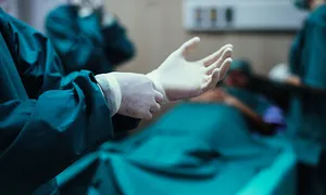 Nam sinh dập nát tay do nghịch pháo Nam sinh dập nát tay do nghịch pháo