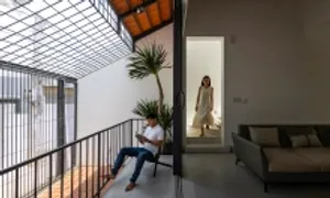 Nhà 108 m2 như chuỗi không gian liên hoàn cho ba thế hệ Nhà 108 m2 như chuỗi không gian liên hoàn cho ba thế hệ