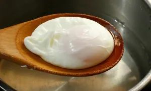 Mẹo làm món trứng chần ngon, đẹp mắt