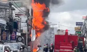 Cửa hàng điện thoại ở TP Cần Thơ cháy ngùn ngụt Cửa hàng điện thoại ở TP Cần Thơ cháy ngùn ngụt