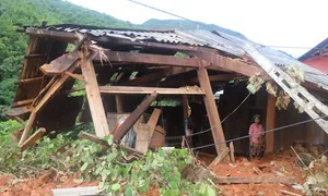 Nghệ An còn hơn 60.000 người bị cô lập do mưa lũ Nghệ An còn hơn 60.000 người bị cô lập do mưa lũ