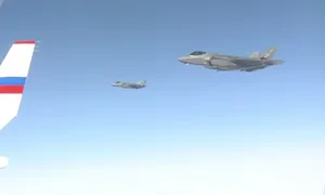 Mỹ điều loạt tiêm kích F-35 tiễn chuyên cơ của ông Putin Mỹ điều loạt tiêm kích F-35 tiễn chuyên cơ của ông Putin