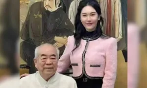 Họa sĩ 87 tuổi ở ẩn giữa scandal 'bị vợ 37 tuổi chiếm tài sản' Họa sĩ 87 tuổi ở ẩn giữa scandal 'bị vợ 37 tuổi chiếm tài sản'