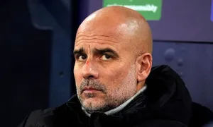 Guardiola đính chính vụ 'tự làm đau bản thân'