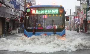 Nhiều nơi ở TP HCM ngập sâu trong mưa lớn Nhiều nơi ở TP HCM ngập sâu trong mưa lớn