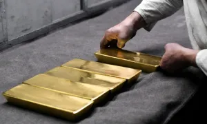 Giá vàng thế giới lấy lại mốc 3.300 USD Giá vàng thế giới lấy lại mốc 3.300 USD