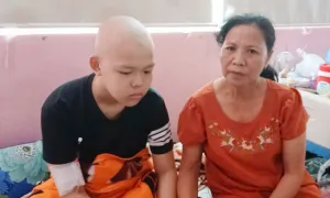 Gia đình ba đời lận đận ở làng biển xứ Huế Gia đình ba đời lận đận ở làng biển xứ Huế