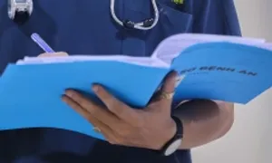 Bé 4 tuổi ngưng thở sau khi rơi xuống ao cá Bé 4 tuổi ngưng thở sau khi rơi xuống ao cá