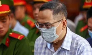 Cựu giám đốc Trung tâm lý lịch tư pháp: 'Phạm tội vì chịu sức ép trả nợ' Cựu giám đốc Trung tâm lý lịch tư pháp: 'Phạm tội vì chịu sức ép trả nợ'