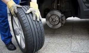 Lốp ôtô vá bao nhiêu lần thì nên thay?
