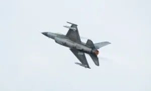 Tiêm kích F-16 Thái Lan tấn công loạt mục tiêu Campuchia Tiêm kích F-16 Thái Lan tấn công loạt mục tiêu Campuchia