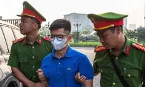 Cựu chủ tịch Thuận An đổ lỗi 'cơ chế xin - cho' khiến phạm pháp Cựu chủ tịch Thuận An đổ lỗi 'cơ chế xin - cho' khiến phạm pháp