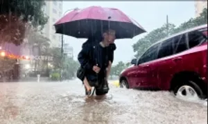 Hà Nội ngập - ai sẽ quyết định cho học sinh nghỉ ở nhà?
